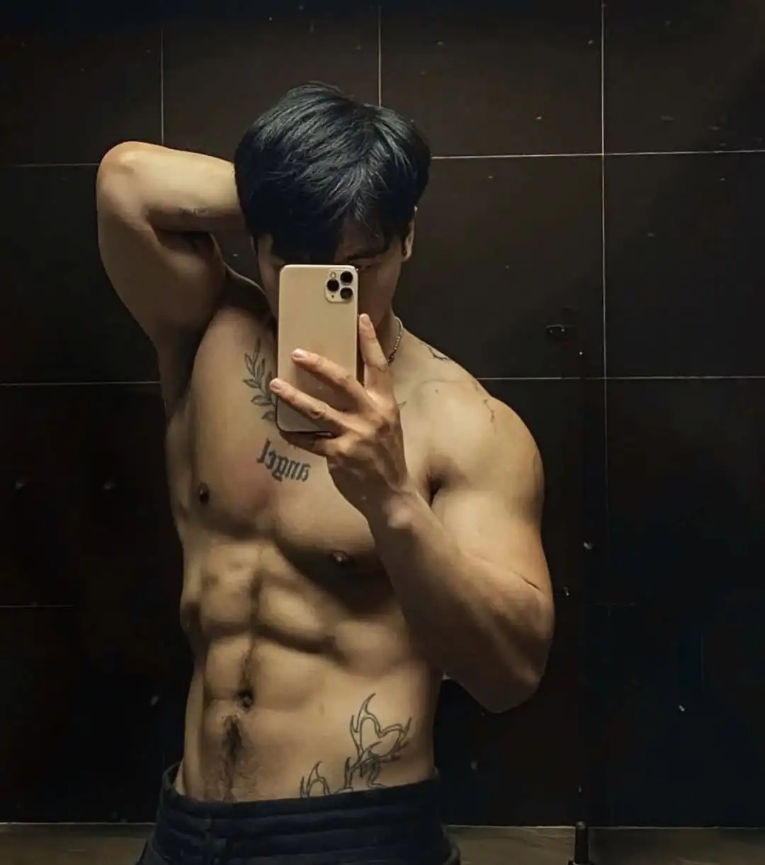 黑皮肌肉，健身教练 - 51虹马