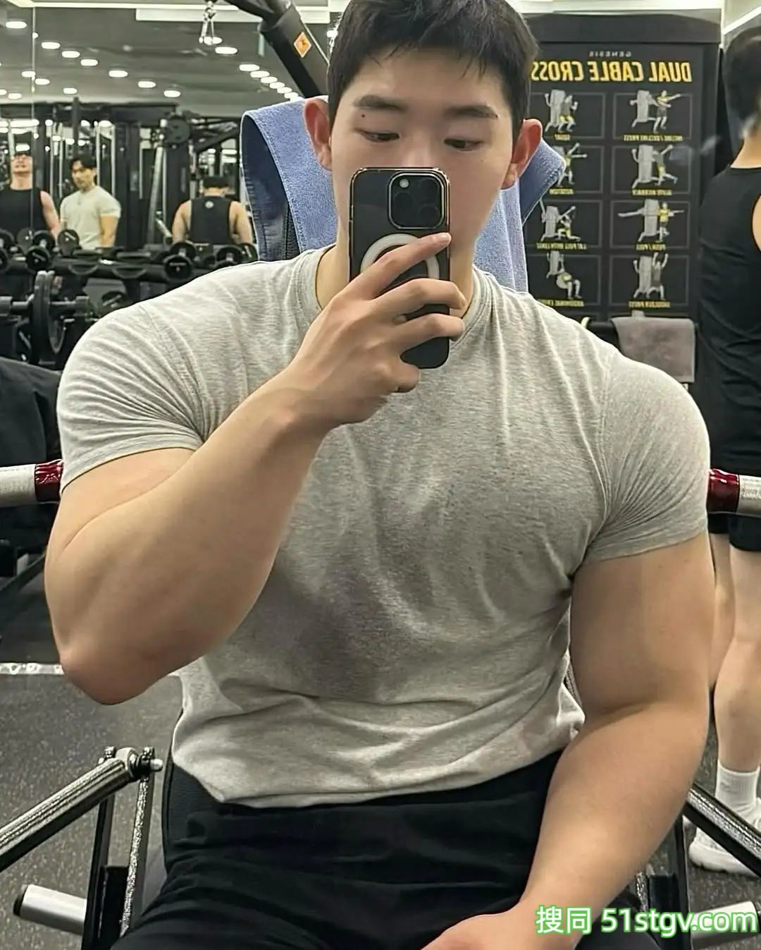 壮得有点圆润可爱的小哥哥 - 51虹马