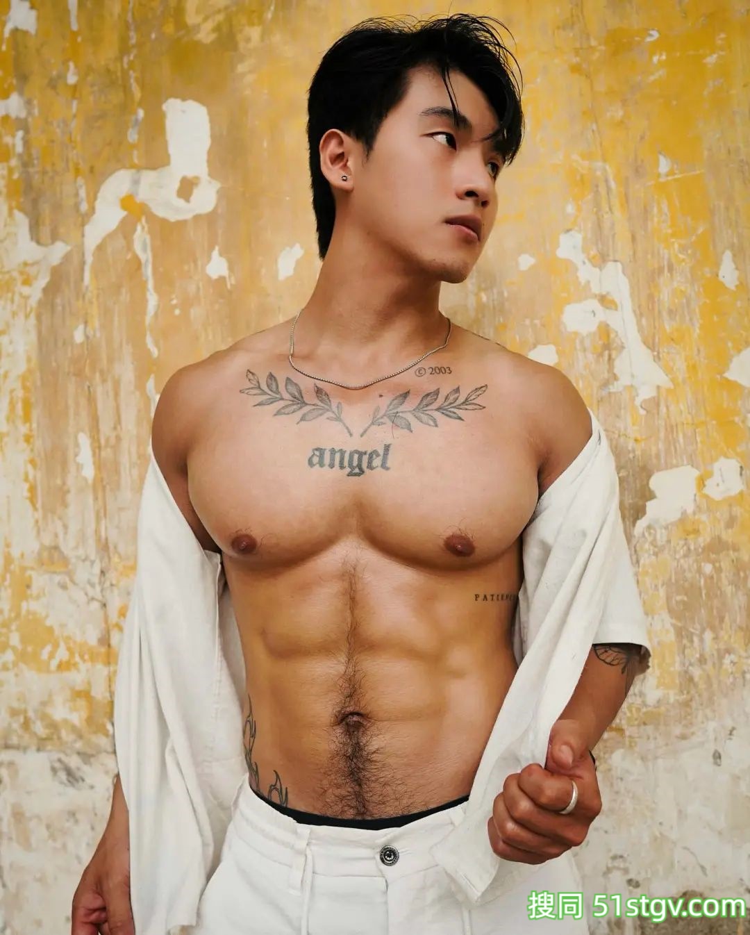 黑皮肌肉，健身教练 - 51虹马