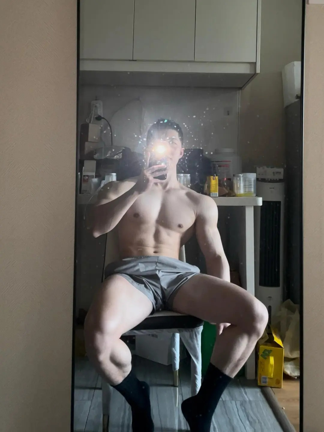 白皮壮硕的体育生 - 51虹马