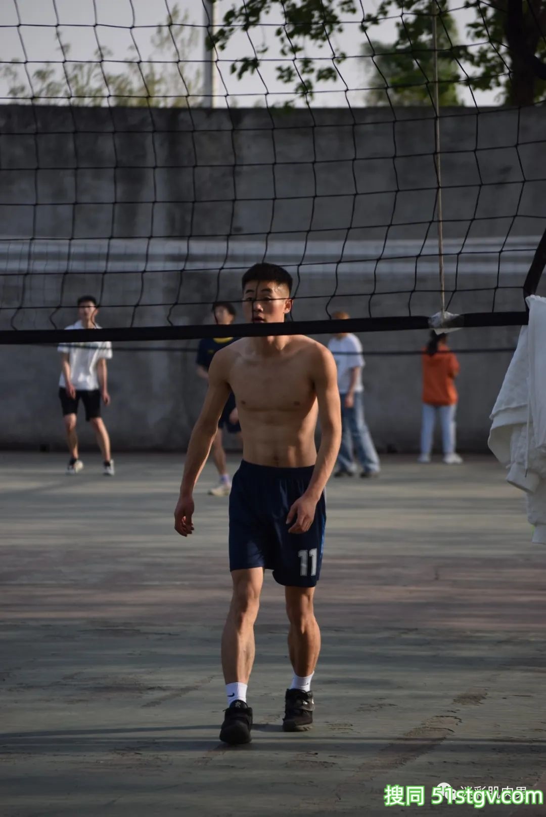 操场上打球扒衣服的体育生! - 51虹马 操场上打球扒衣服的体育生! - 51虹马