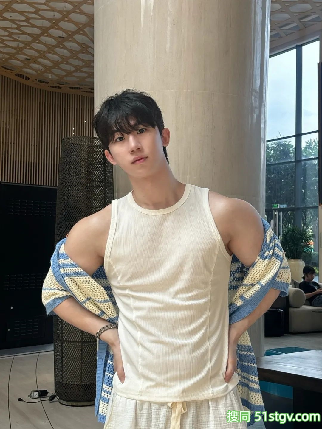 奶香奶香的男模，腹肌身材超好看 - 51虹马