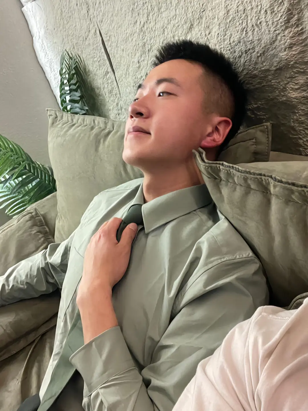 自拍的大鼻子兵哥硬照脱衣露腹毛？太强大藏不住！ - 51虹马