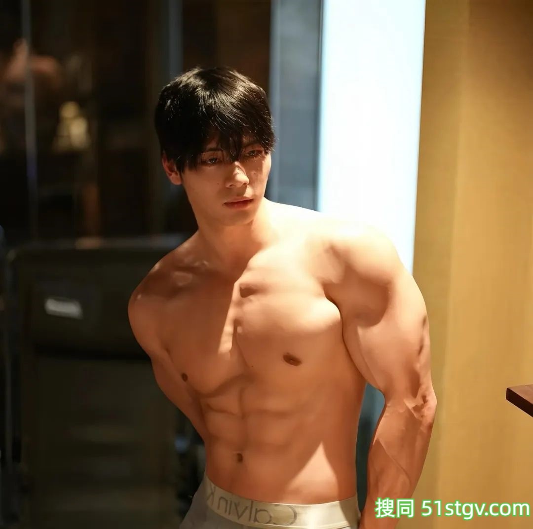 23岁日本健身网红,黝黑肩膀胸肌,这大胸肌泡水时能撩到人心里 - 51虹马 23岁日本健身网红,黝黑肩膀胸肌,这大胸肌泡水时能撩到人心里 - 51虹马