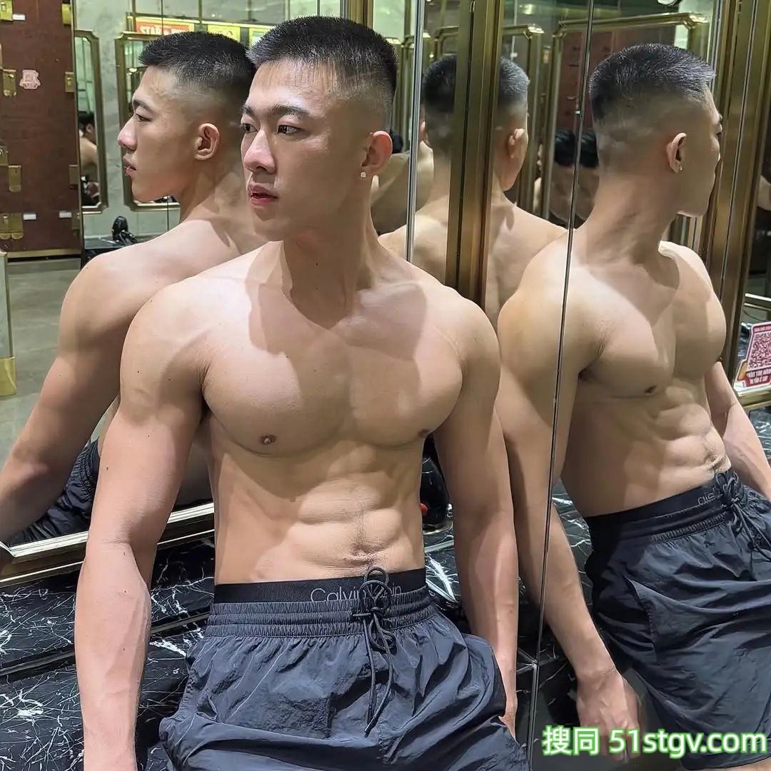 谁家老公，腹肌身材这么帅 - 51虹马