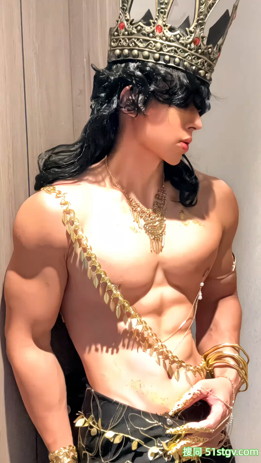 25岁南京肌肉系顶流NPC，冷白皮腹肌美背，这八块腹肌在灯光下动得人心痒痒-51虹马