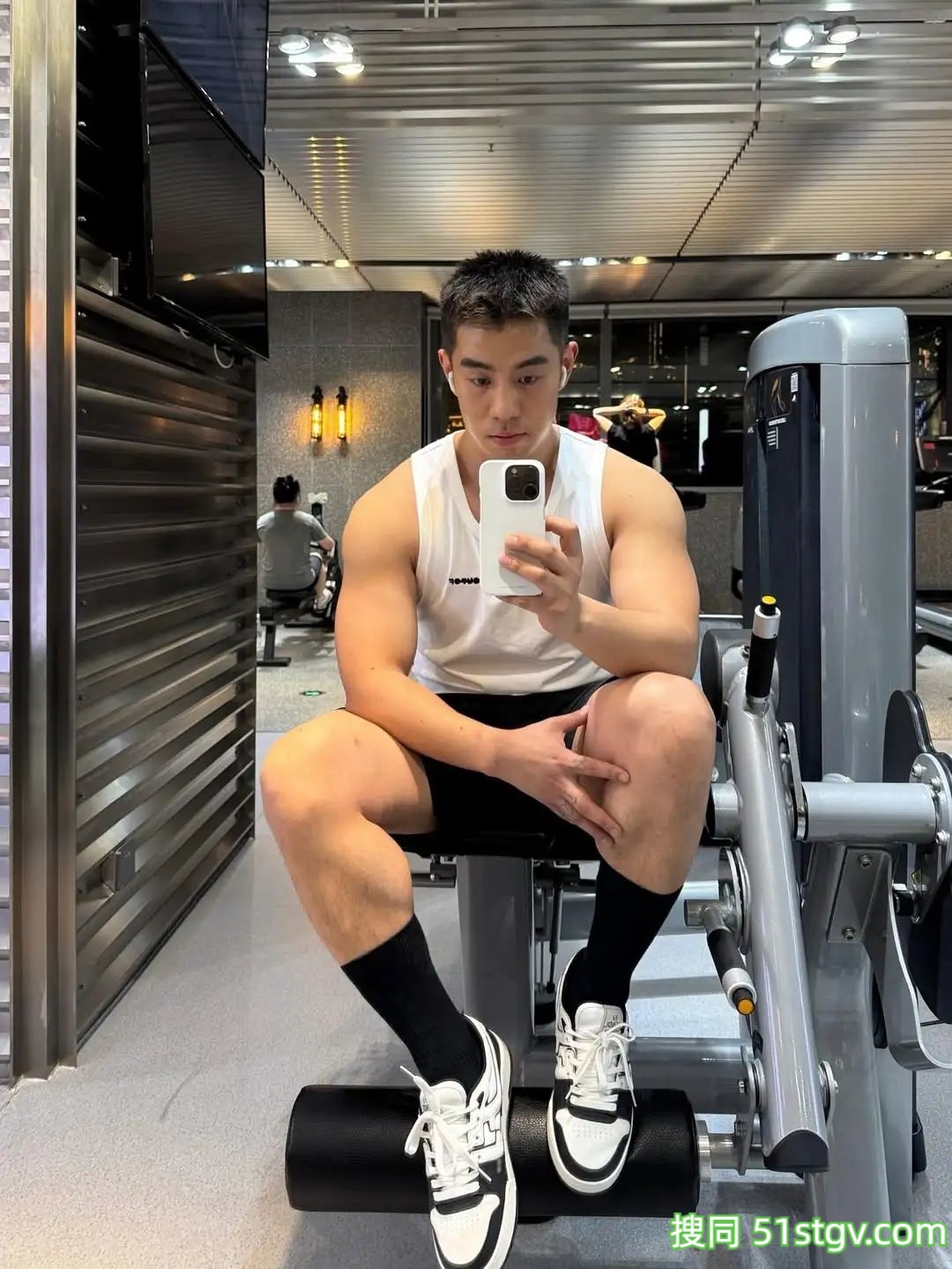 脂包肌帅哥，很有感觉 - 51虹马