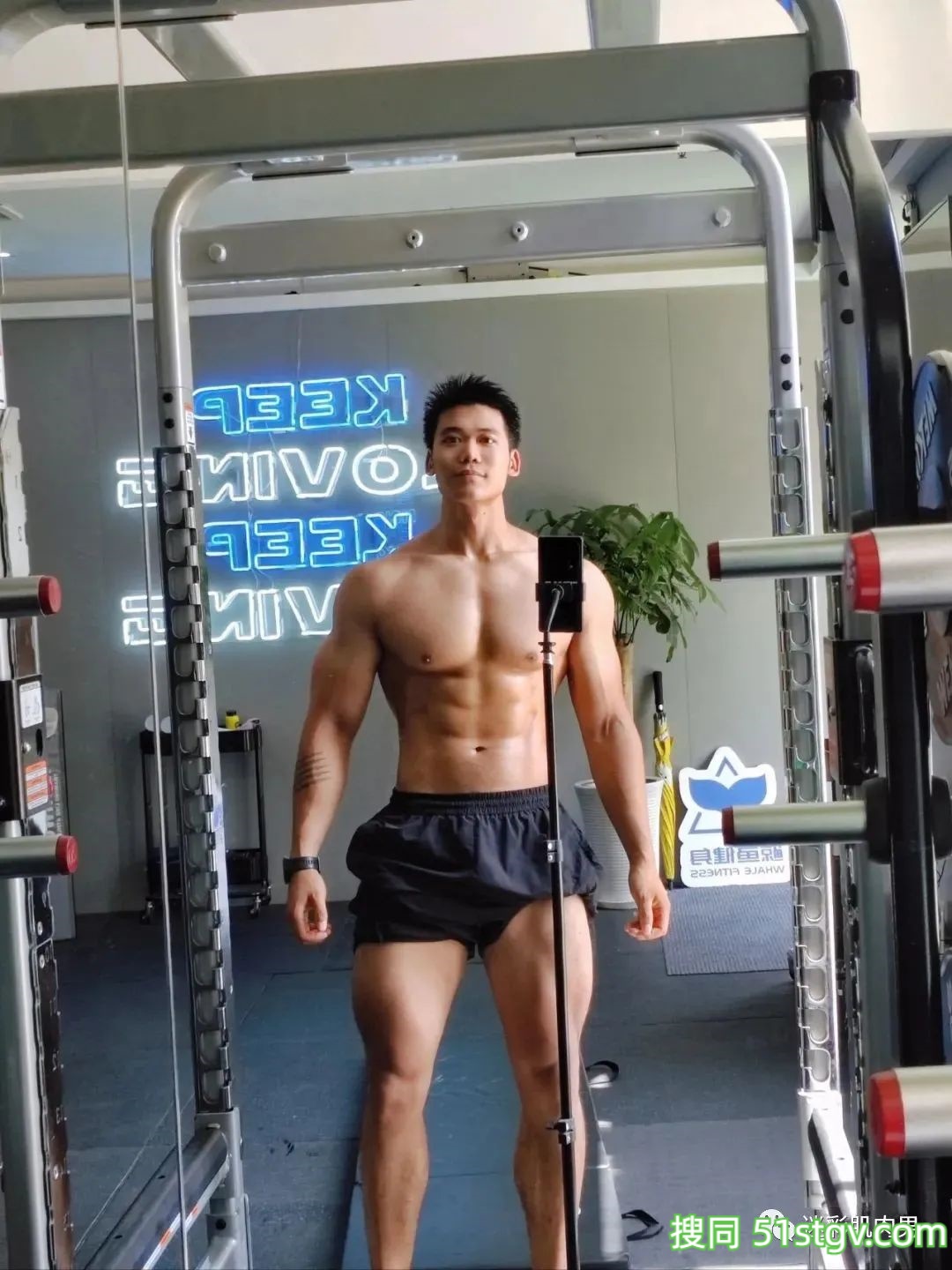 黝黑型男长得太好男人味十足！ - 51虹马