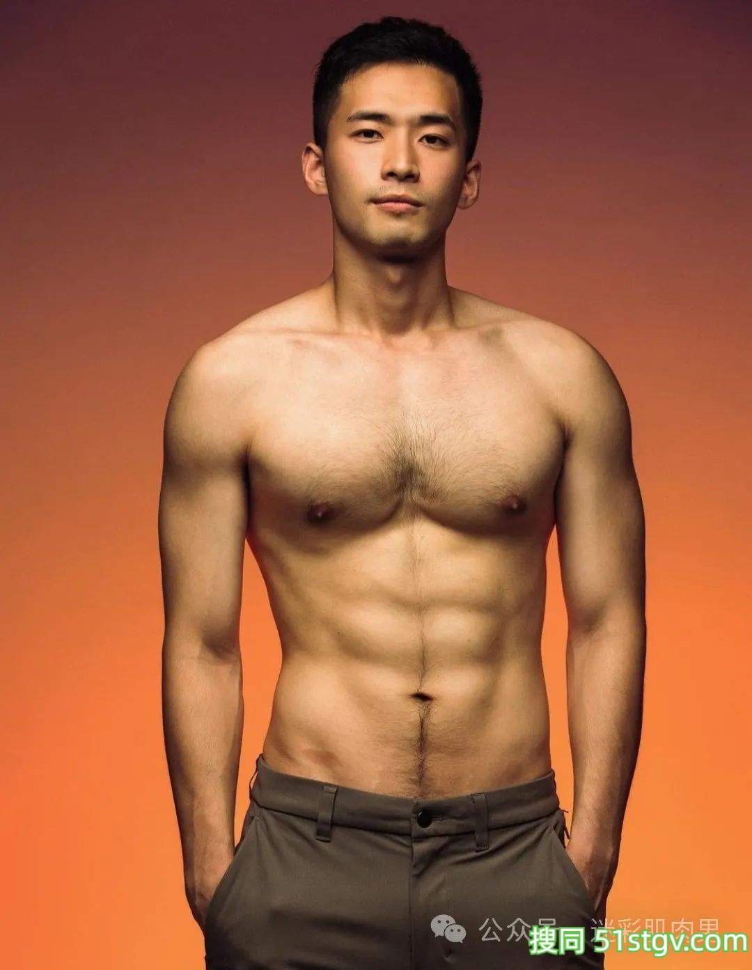 海边腹肌男盯着看不够呀！！ - 51虹马