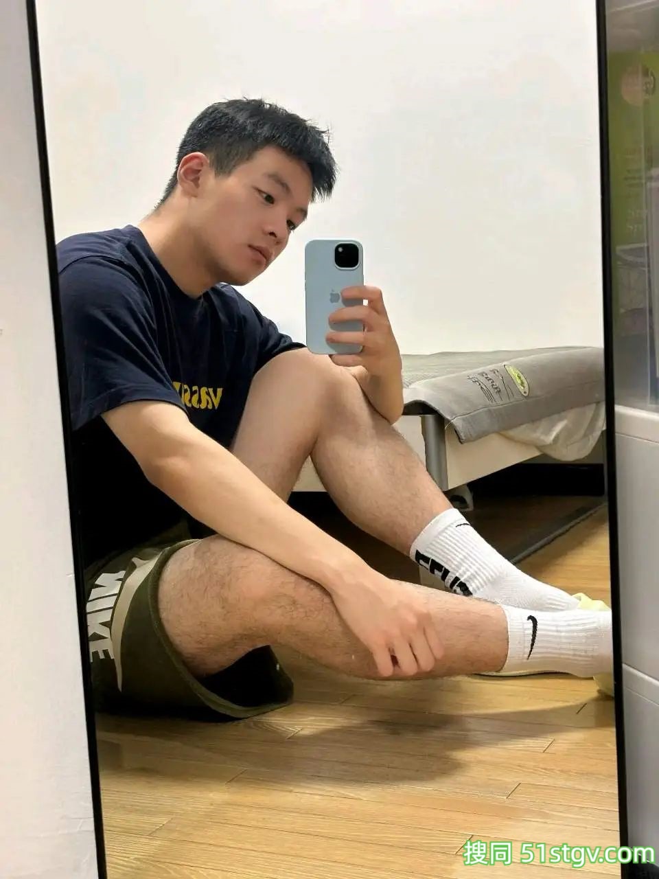 男大学生，三宣 - 51虹马