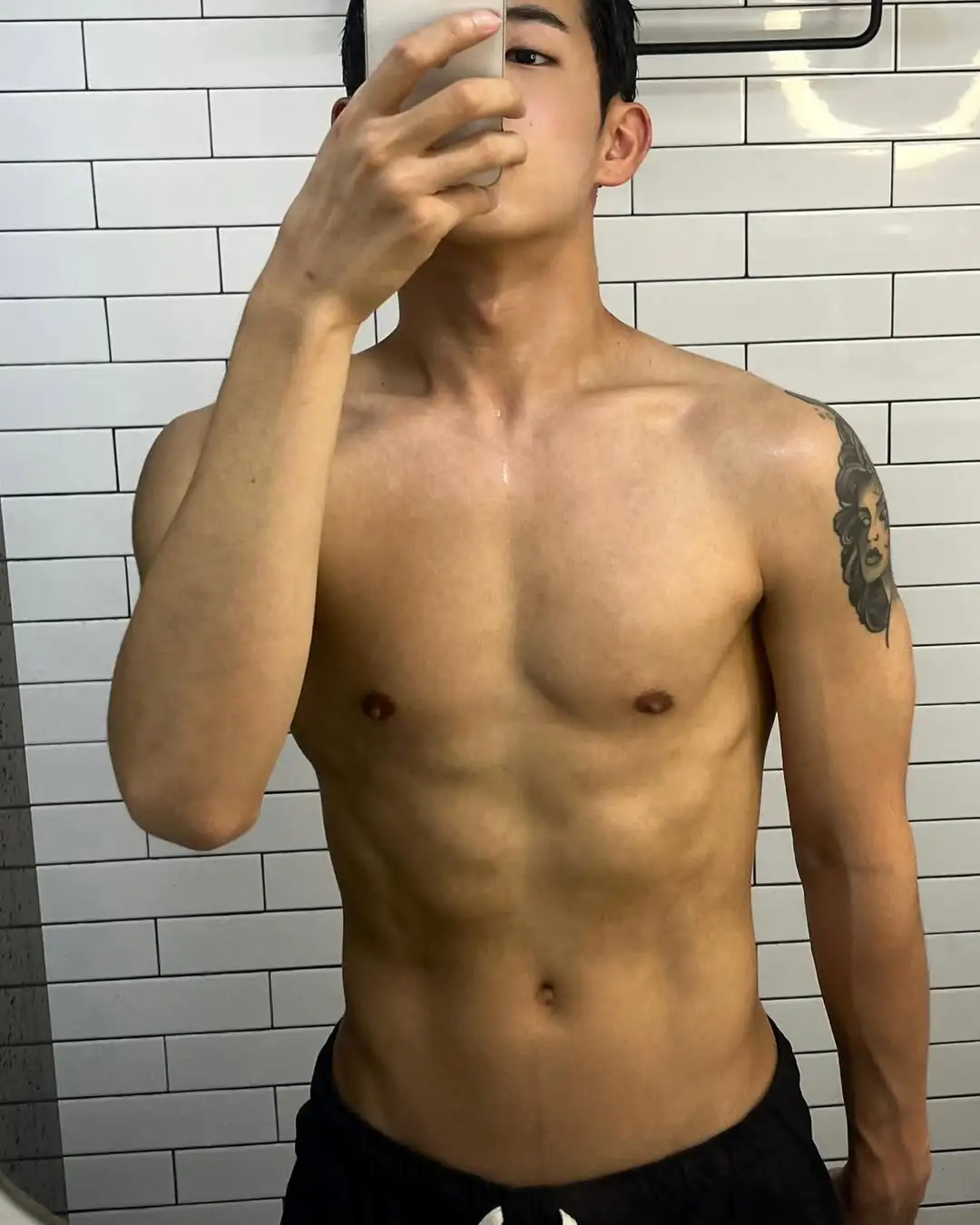 薄肌小奶狗，有点帅 - 51虹马