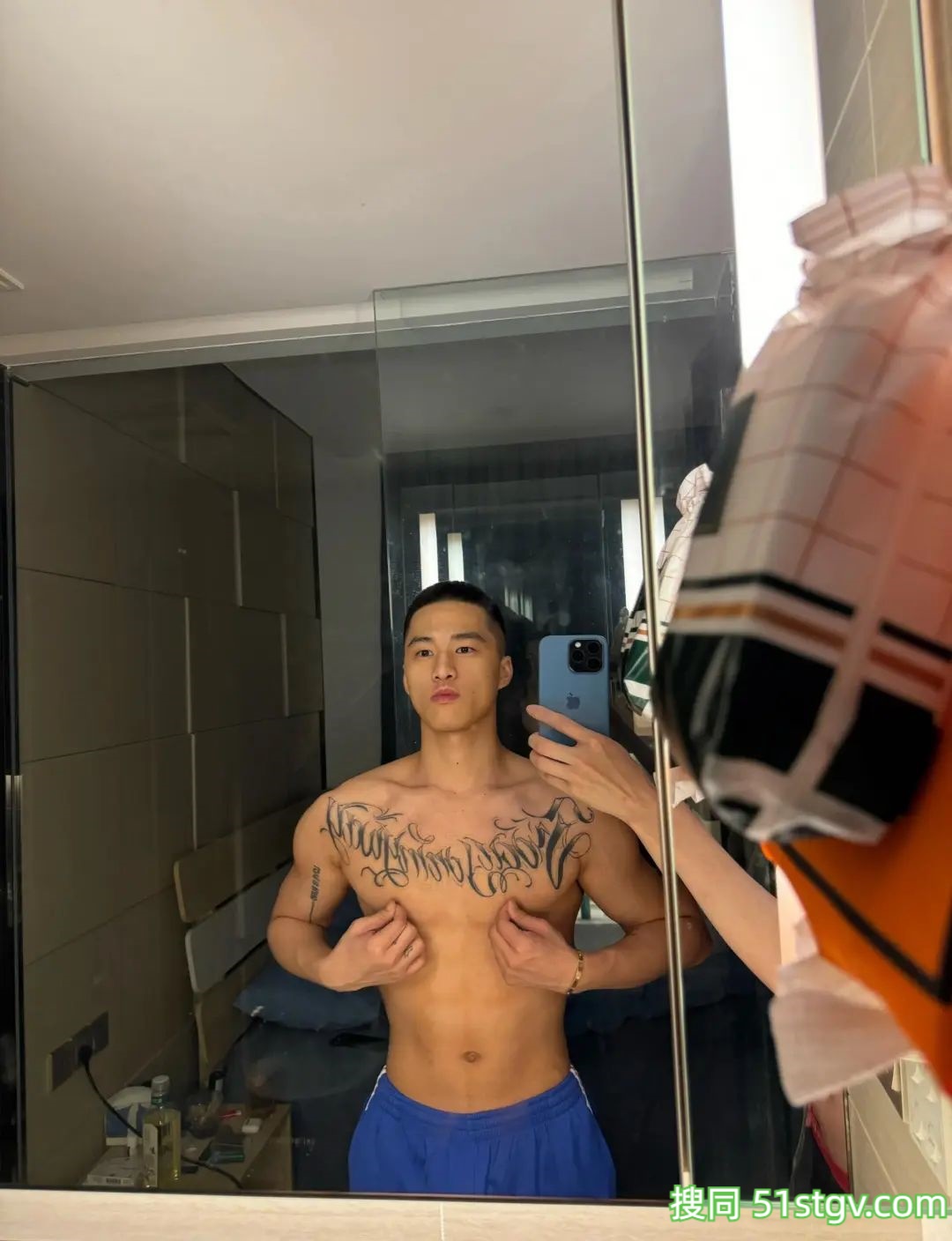 黑皮粗壮的体育生 - 51虹马