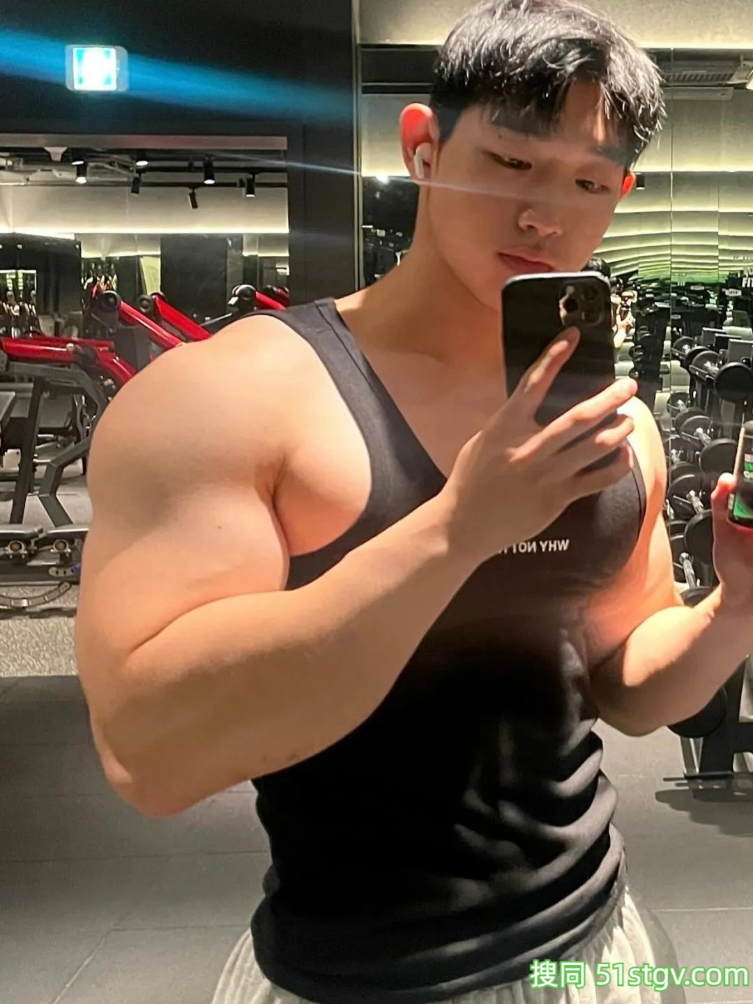 壮得有点圆润可爱的小哥哥 - 51虹马