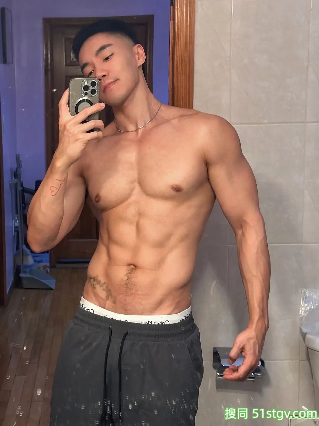 筋肉男，力量感爆棚 - 51虹马