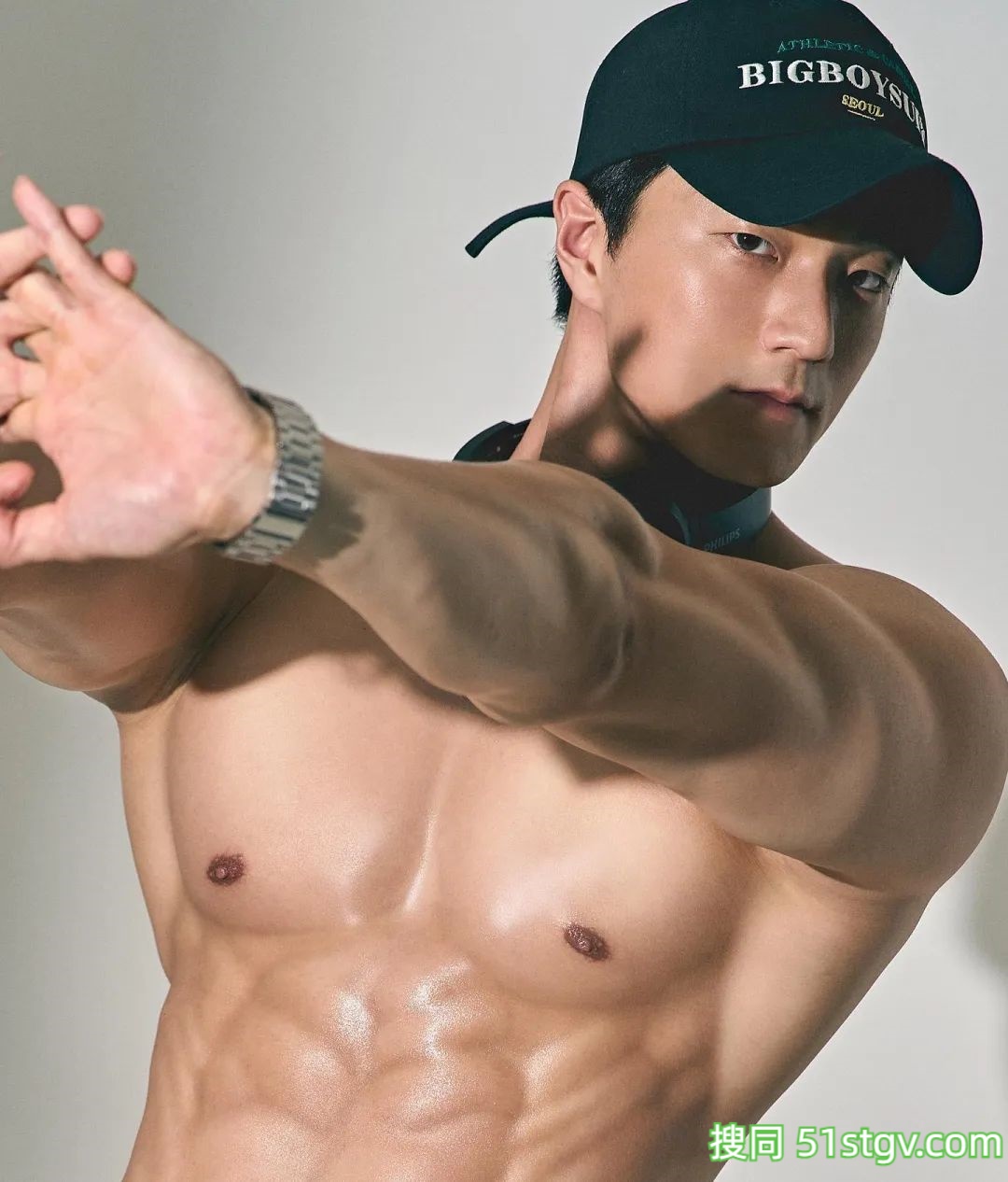 运动型男模，健壮结实 - 51虹马