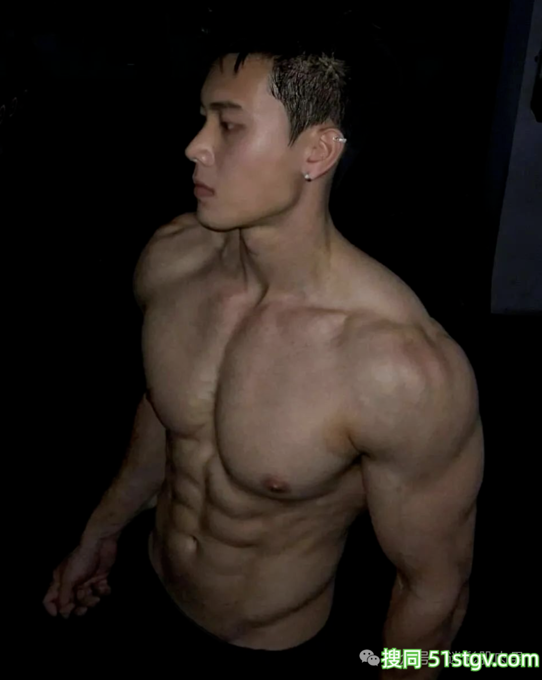 185CM黑皮男，05年的他长的太棒! - 51虹马