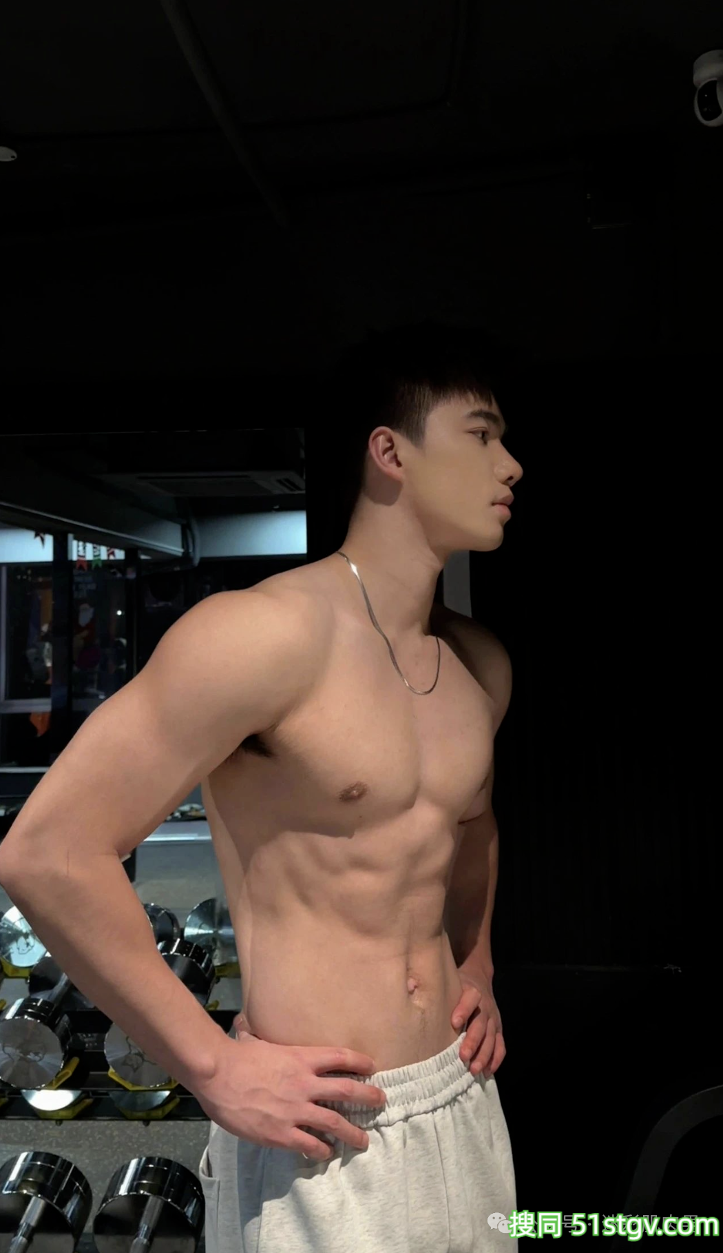 185CM体育生帅哥，喜欢穿灰裤子呀！ - 51虹马