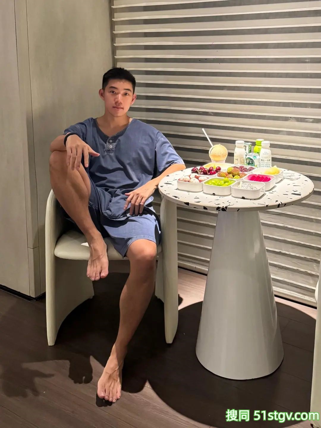 耐看的小哥哥，身材好 - 51虹马