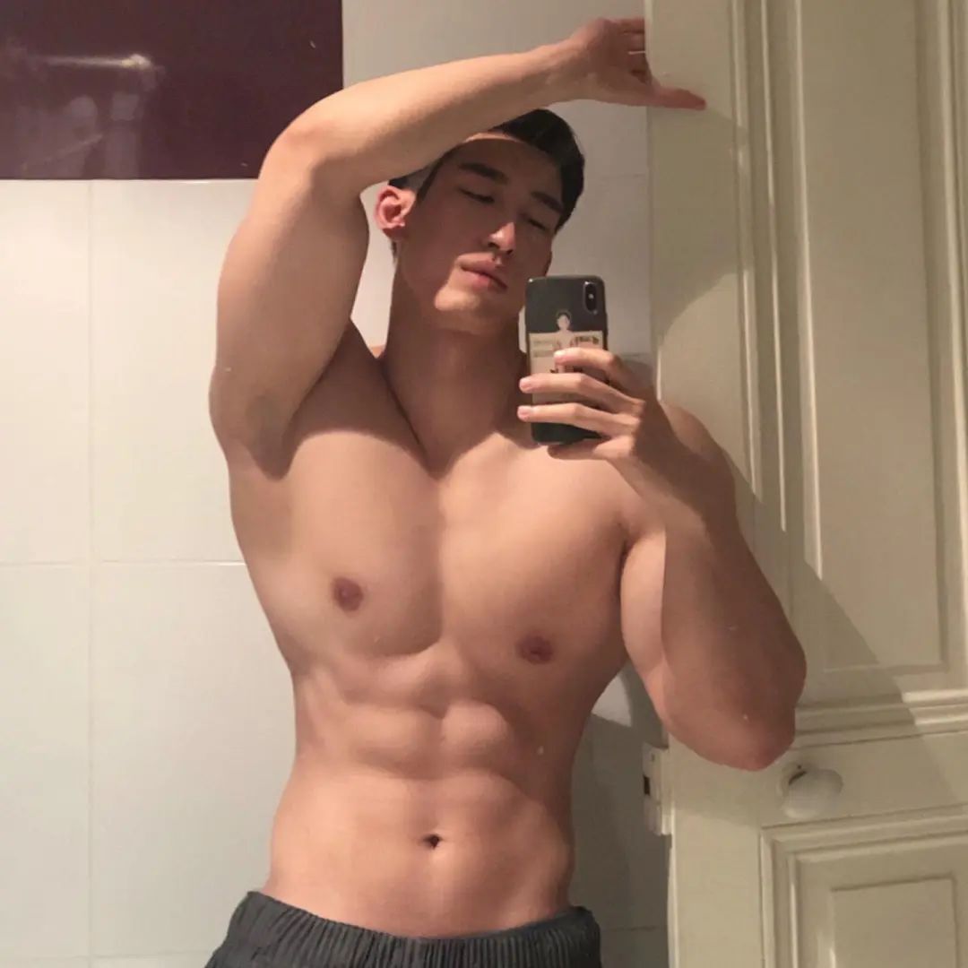 27岁巴黎海归男模,痞帅太平洋肩膀公狗腰,这大胸肌在温泉里泡着太撩人了 - 51虹马 27岁巴黎海归男模,痞帅太平洋肩膀公狗腰,这大胸肌在温泉里泡着太撩人了 - 51虹马