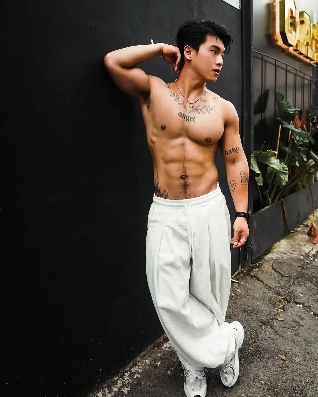 黑皮肌肉，健身教练 - 51虹马