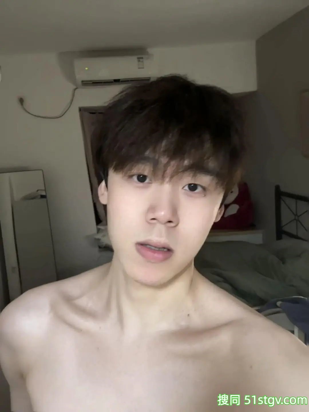 阳光帅气的男大学生 - 51虹马