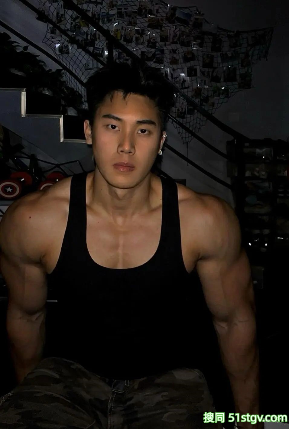 黑皮体育生，力量感爆棚 - 51虹马