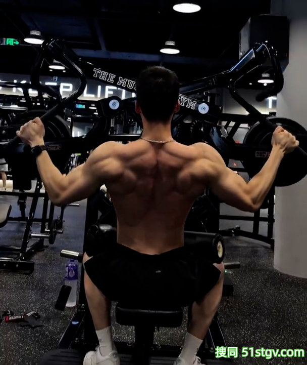 26岁浙江健身小哥,嘎嘣脆黑皮八块腹肌,这青筋暴起手臂结实背阔肌够Man吧 - 51虹马 26岁浙江健身小哥,嘎嘣脆黑皮八块腹肌,这青筋暴起手臂结实背阔肌够Man吧 - 51虹马