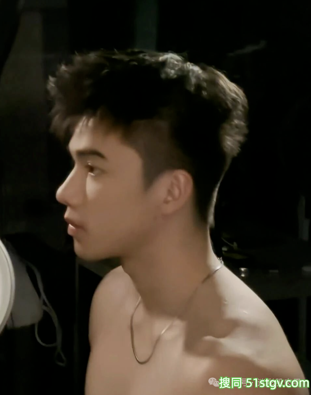 185CM体育生帅哥，喜欢穿灰裤子呀！ - 51虹马