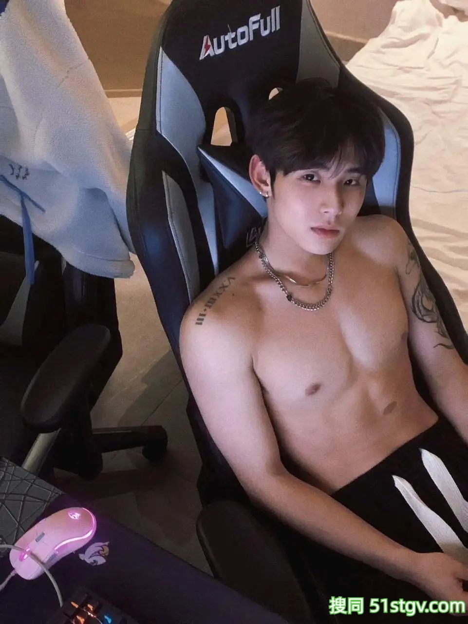 痞帅，薄肌小哥哥，好帅好爽 - 51虹马