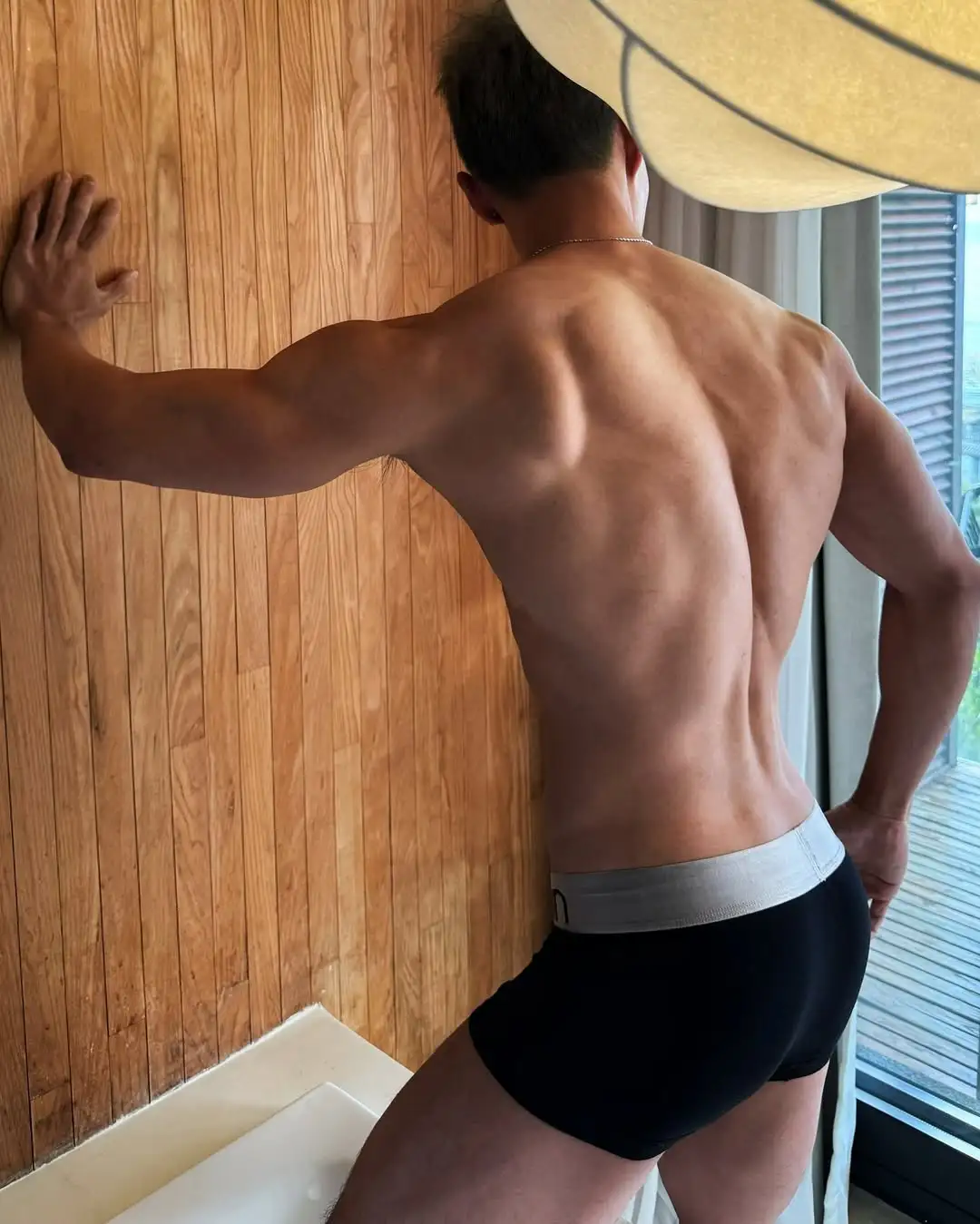 筋肉男，力量感爆棚 - 51虹马