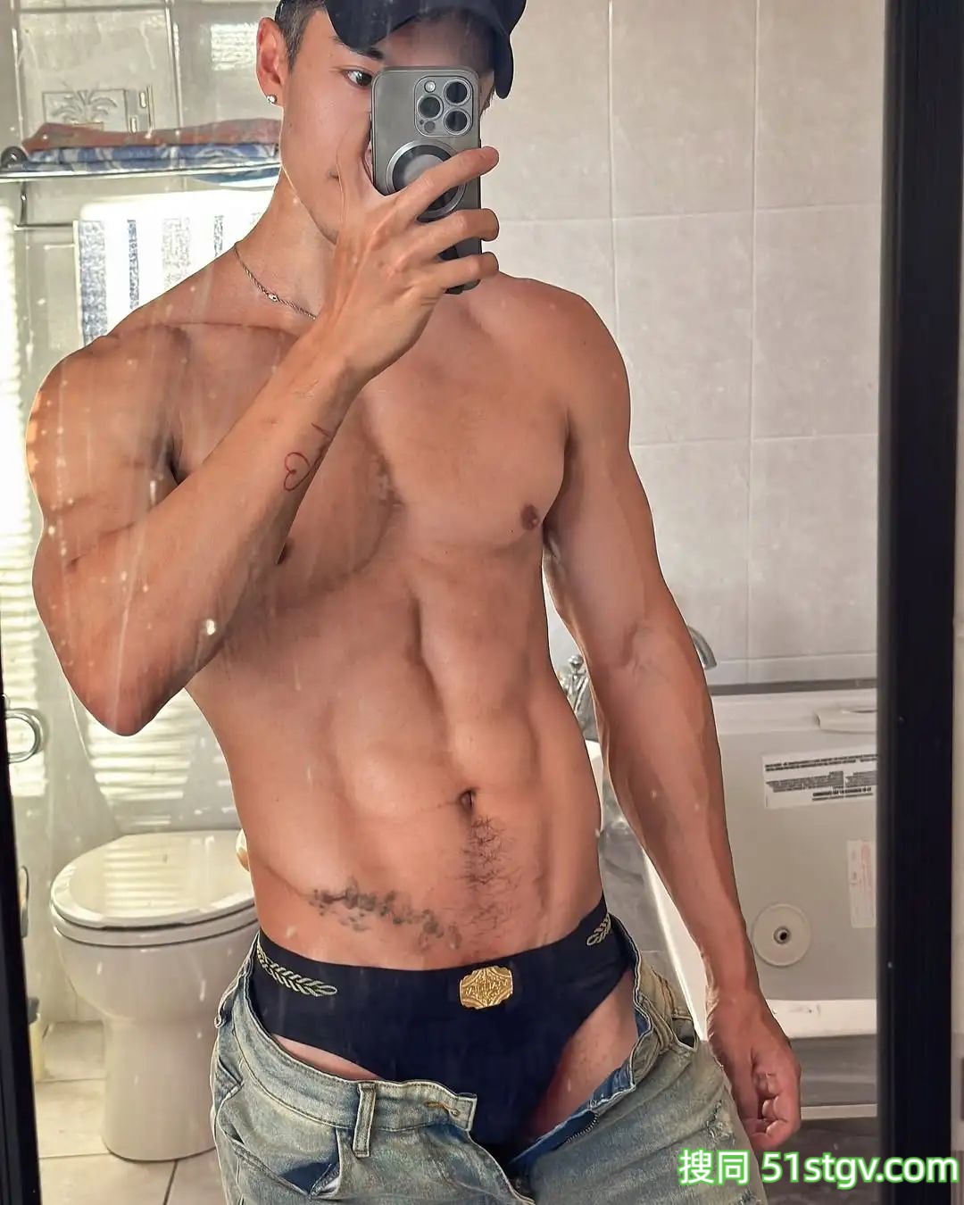 筋肉男，力量感爆棚 - 51虹马