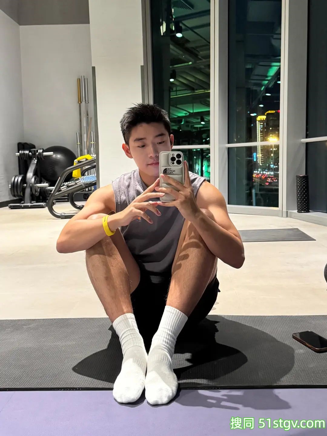 耐看的小哥哥，身材好 - 51虹马