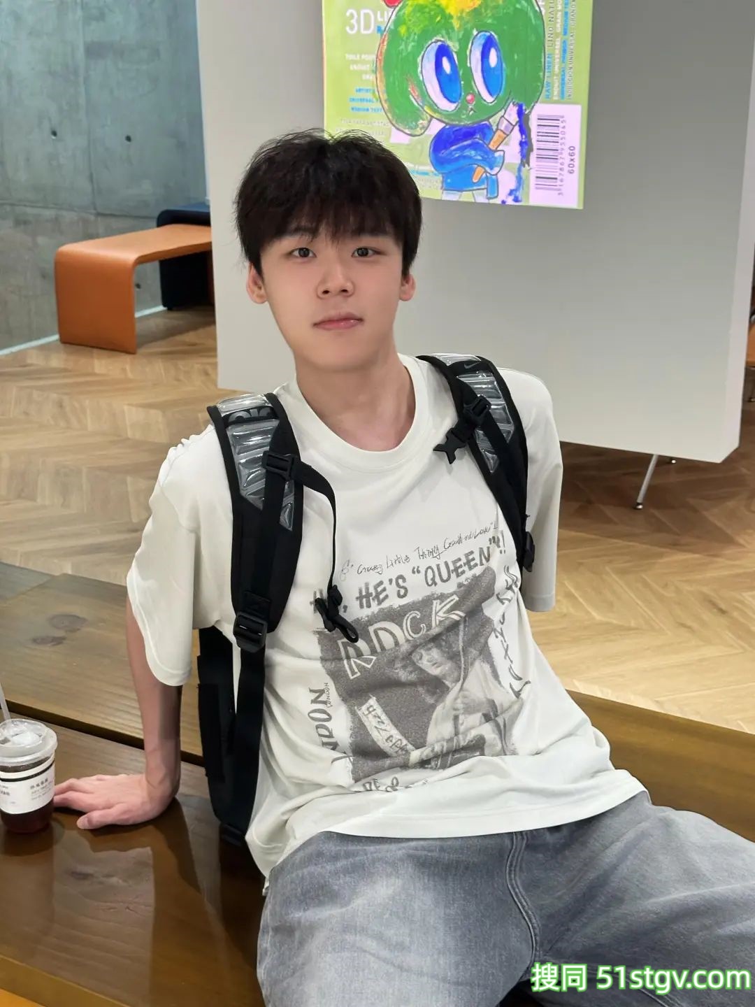 阳光帅气的男大学生 - 51虹马