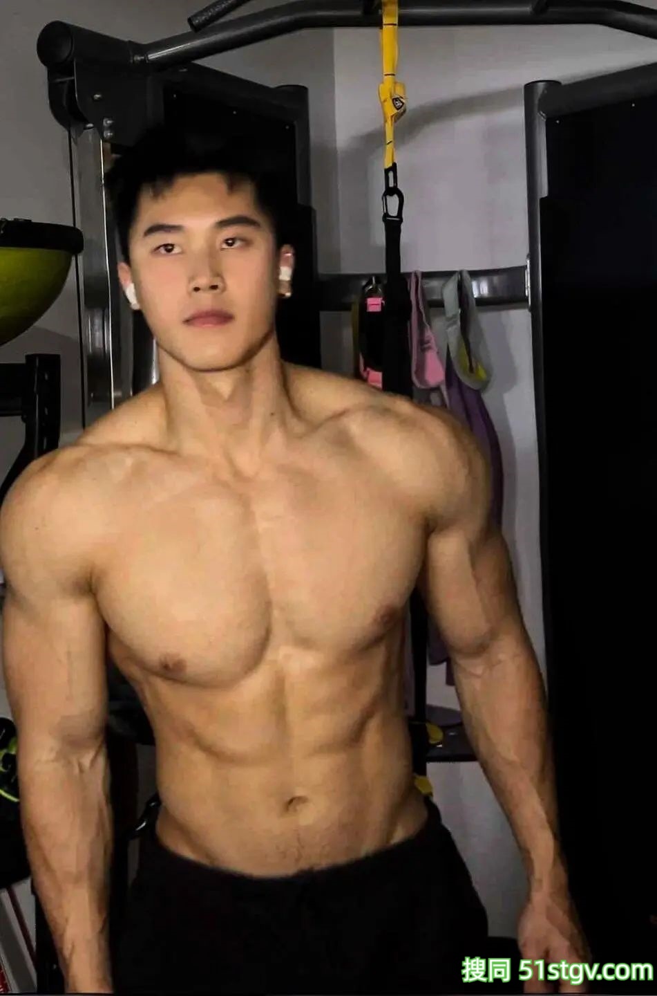 黑皮体育生，力量感爆棚 - 51虹马