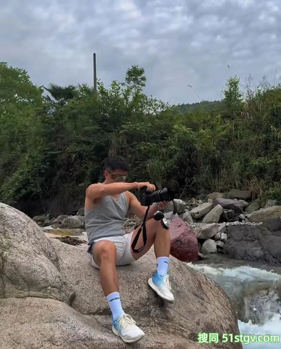 成都体院的运动男跑步，这粗壮长腿穿的太紧啦！ - 51虹马