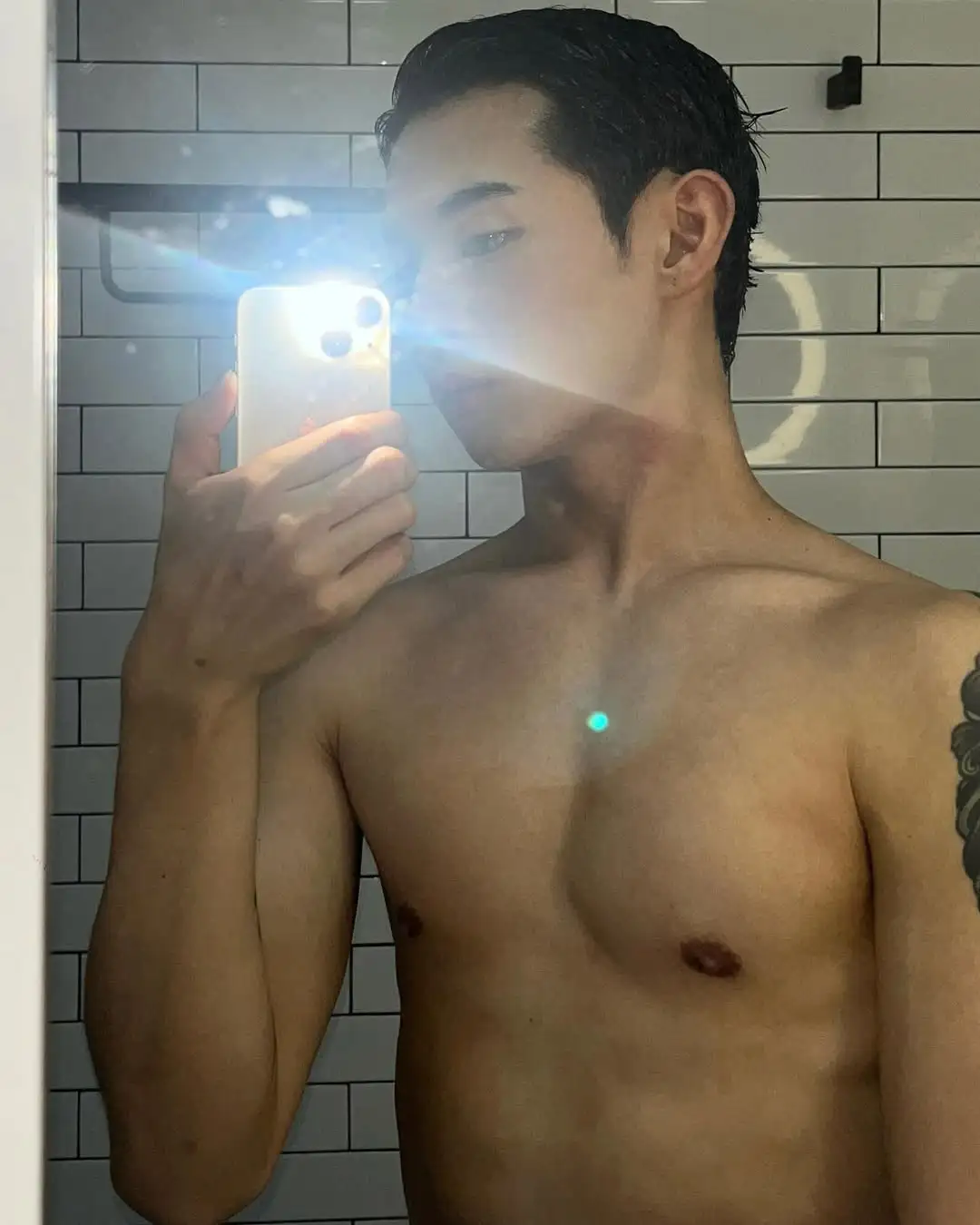 薄肌小奶狗，有点帅 - 51虹马