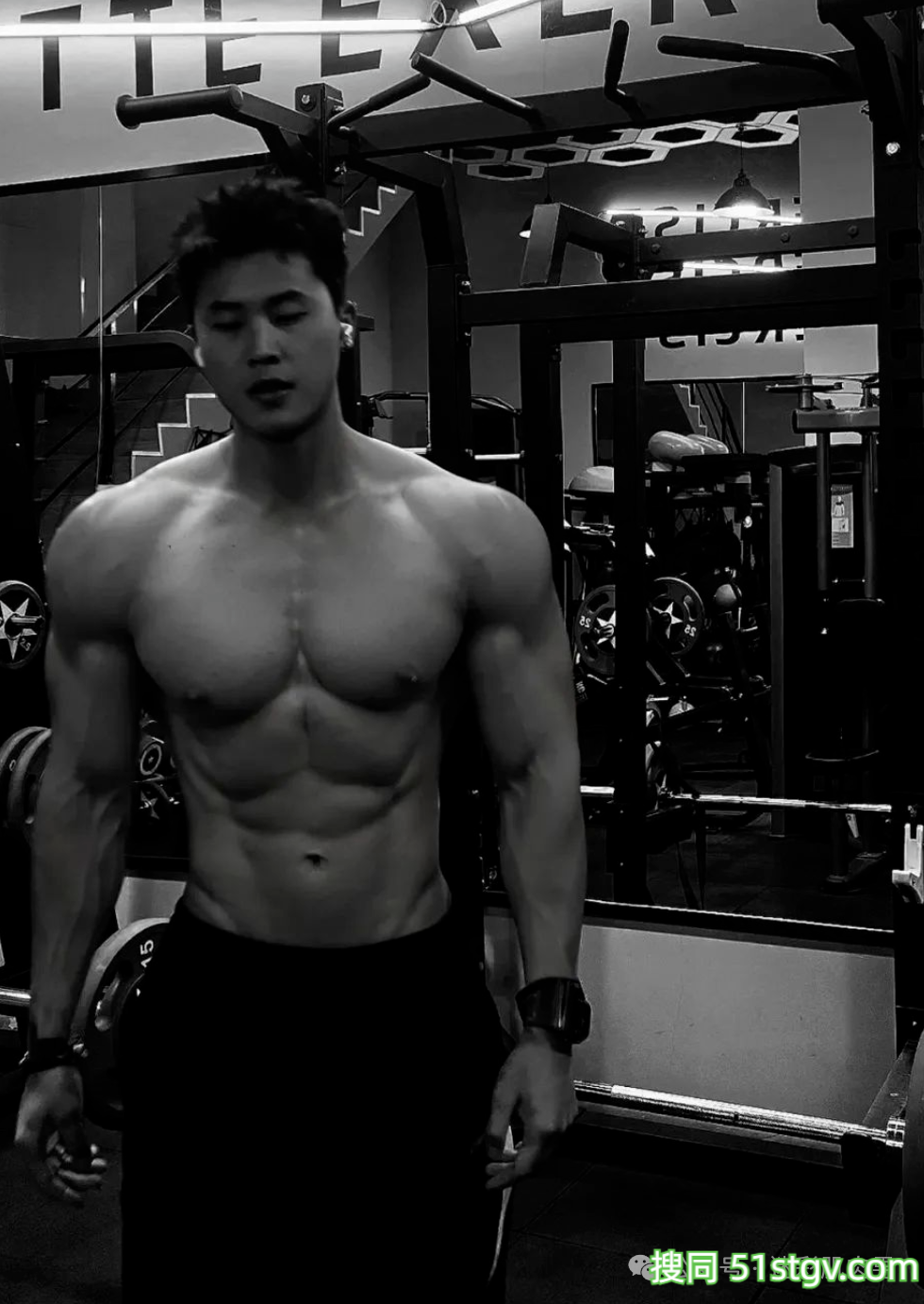 185CM黑皮男，05年的他长的太棒! - 51虹马