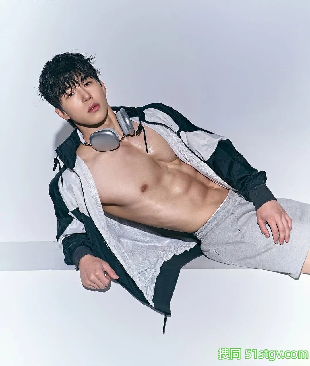 男模三选一，肌肉线条太帅啦，简直要爆了 - 51虹马