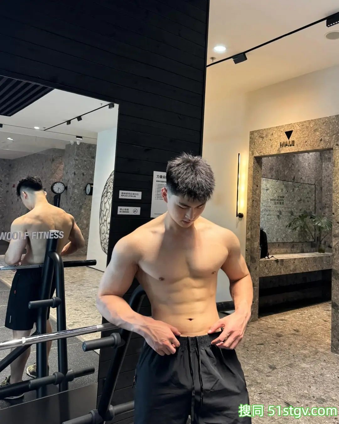 好粗好壮实，运动健身的小哥哥 - 51虹马