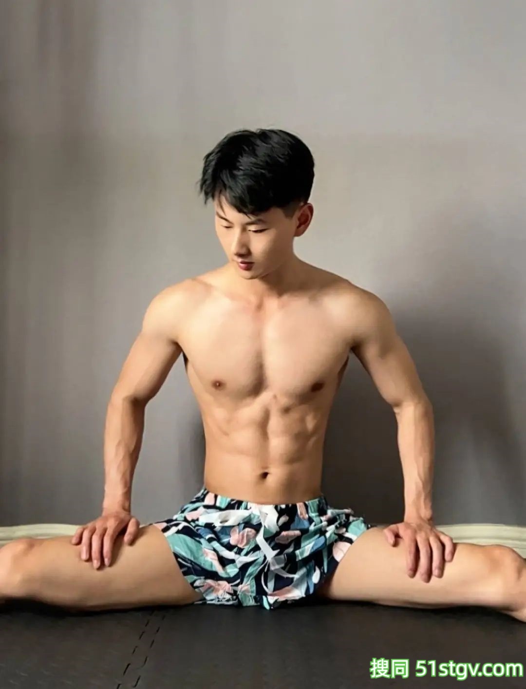 瘦瘦的小帅哥 - 51虹马