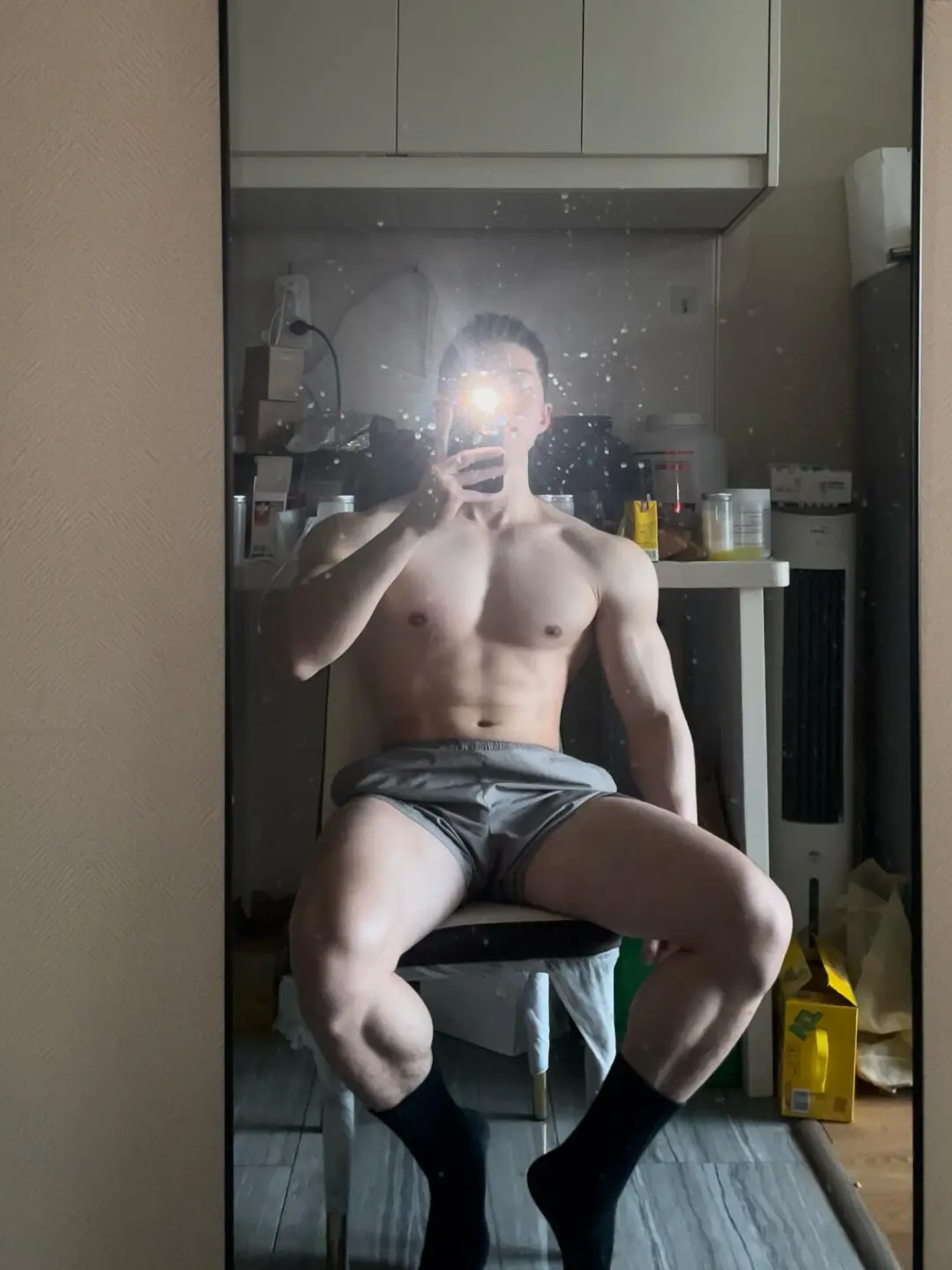 白皮壮硕的体育生 - 51虹马