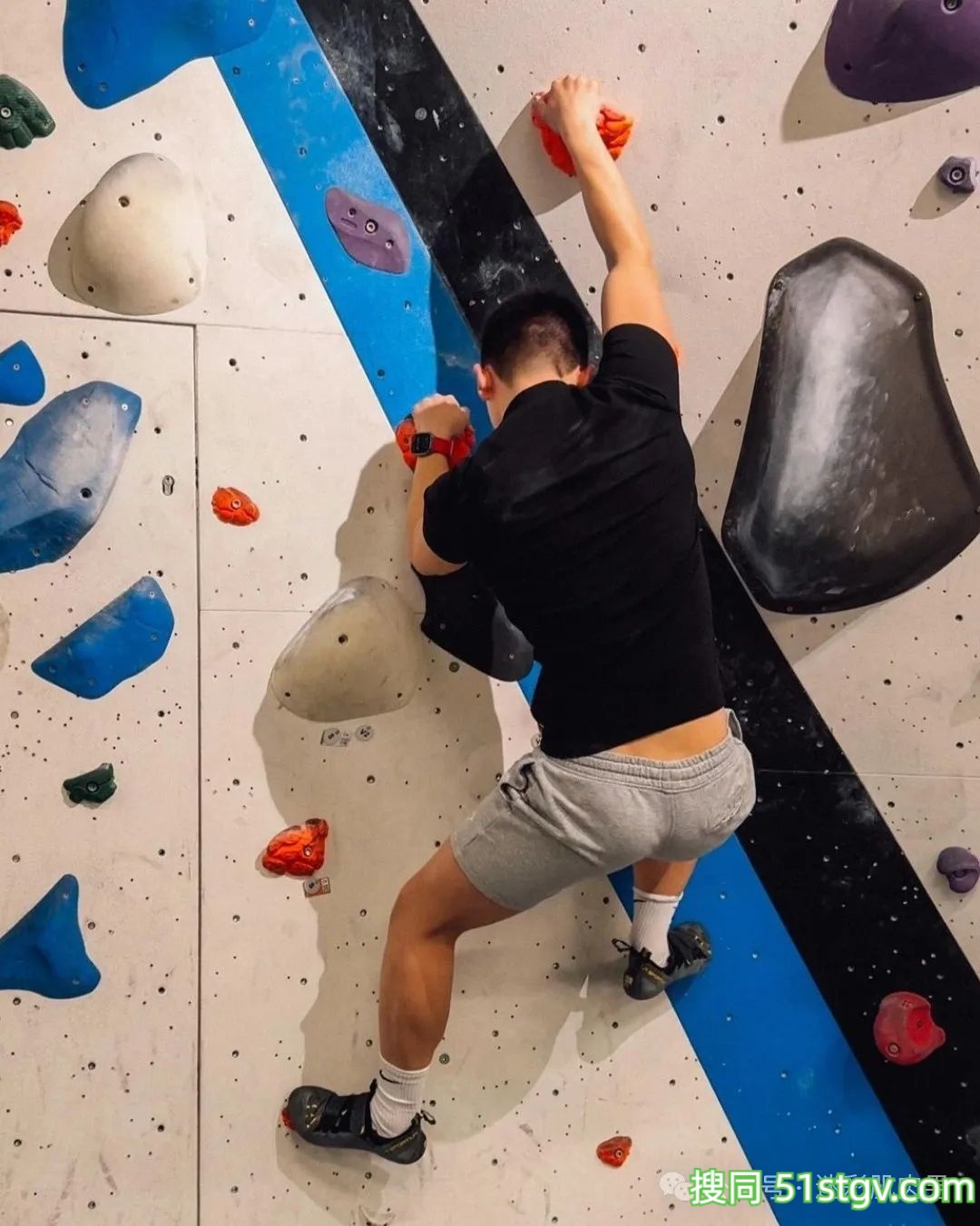 穿白短裤换衣间自拍的小哥长得真强大!太可了! - 51虹马 穿白短裤换衣间自拍的小哥长得真强大!太可了! - 51虹马