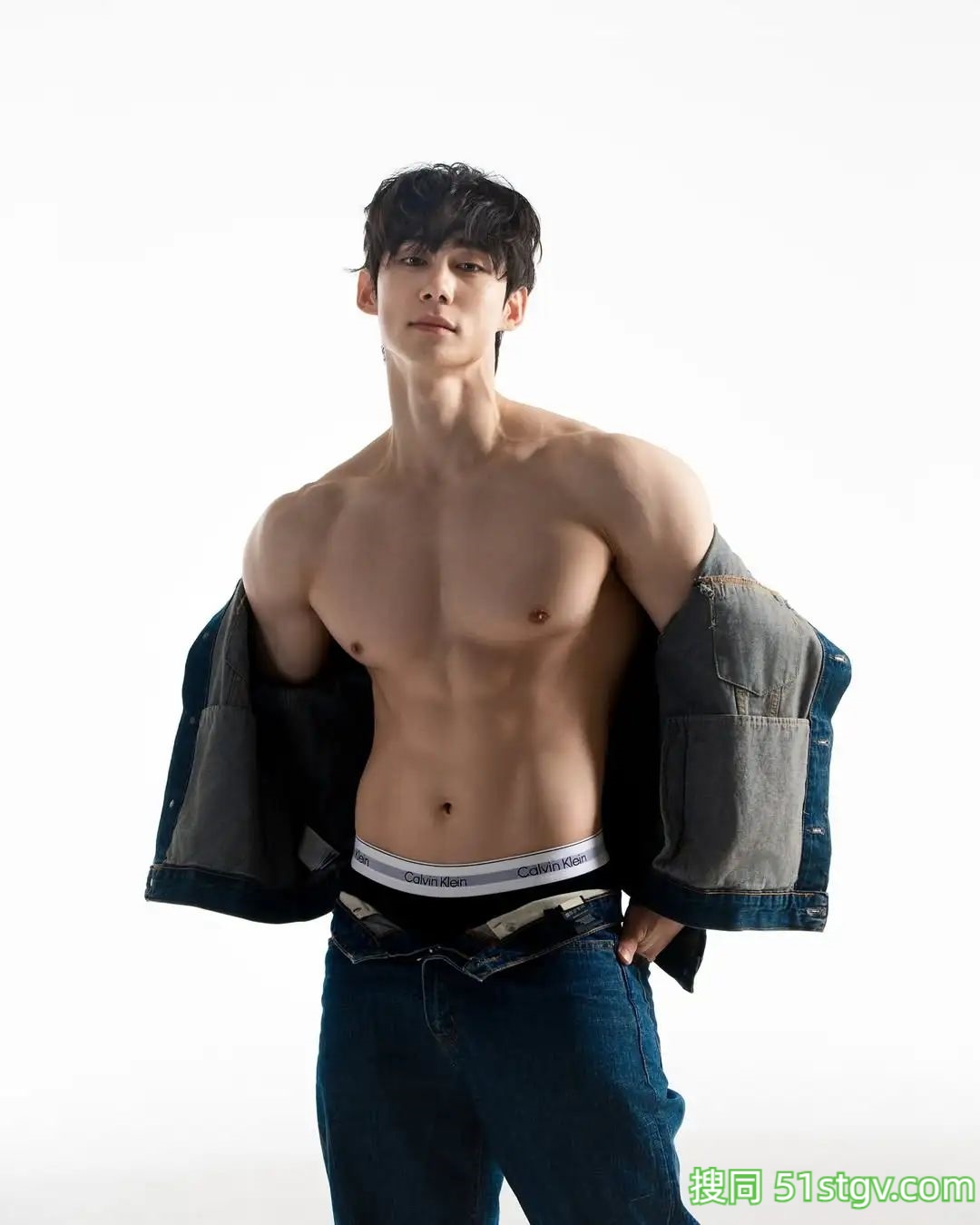 白嫩的肌肉男模，可狼可奶 - 51虹马