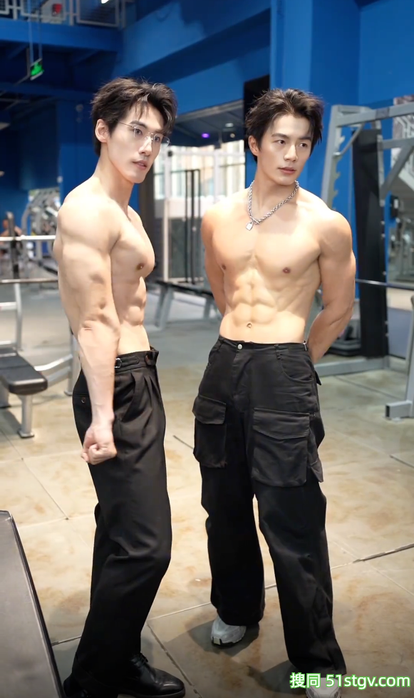 32岁山东鲜嫩帅哥，性感腹肌子弹肌，宽肩窄腰嘎嘎猛，又纯又欲惹人爱 - 51虹马