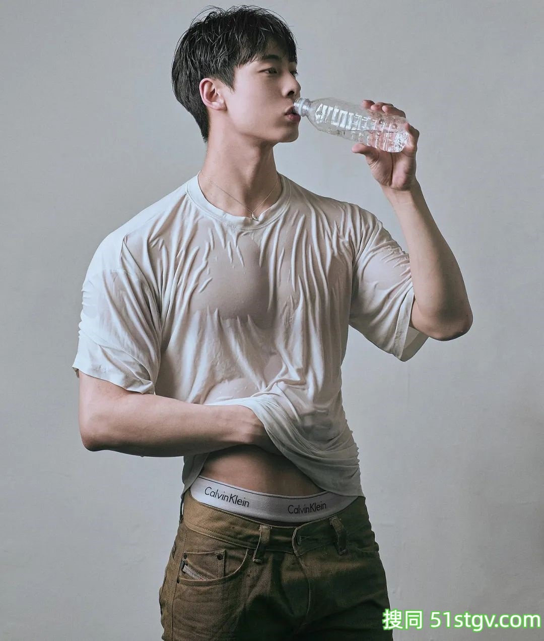 男模三选一，肌肉线条太帅啦，简直要爆了 - 51虹马