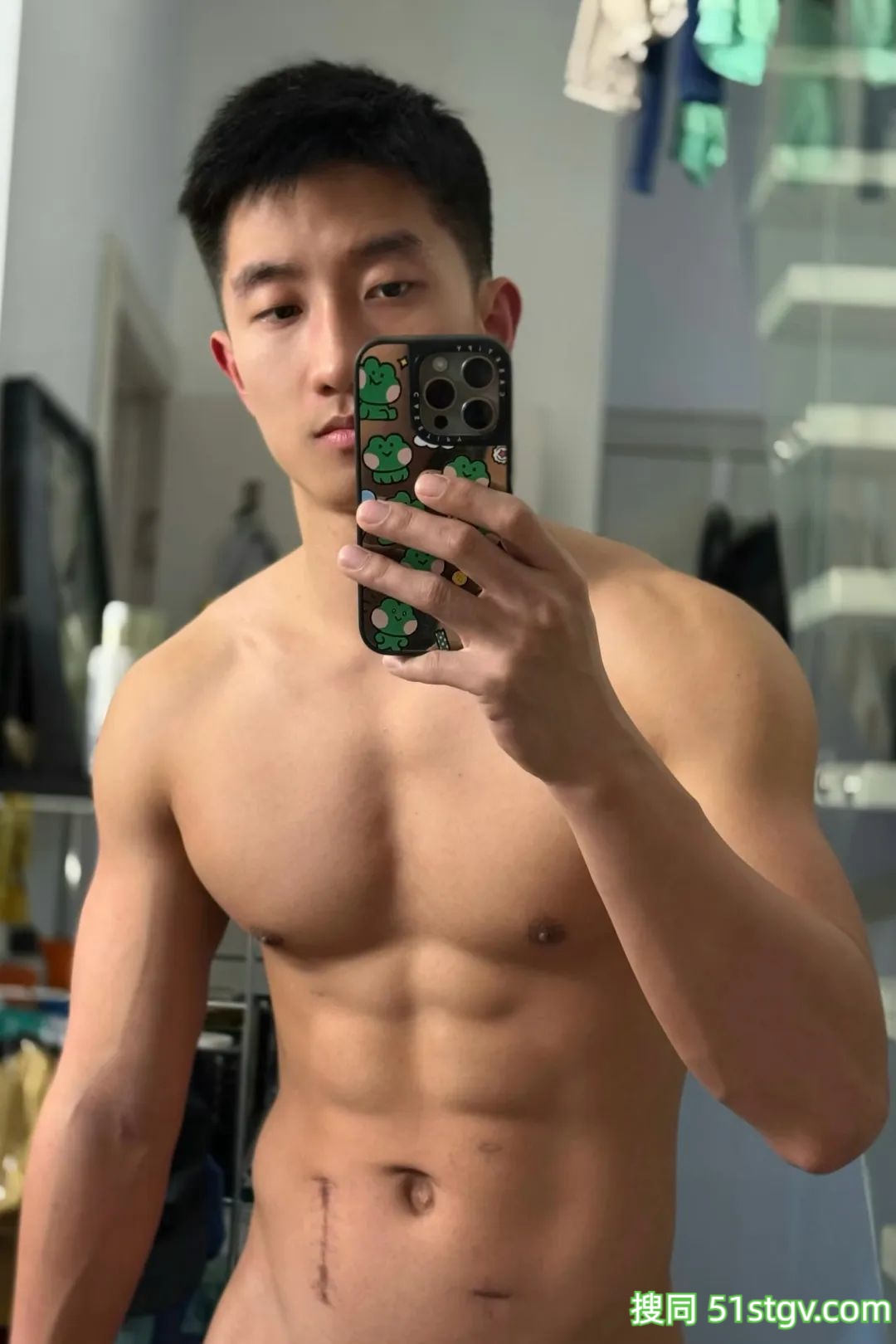 25岁云南彝族运动博主，3D环绕胸肌配极致野狼腰，这胸肌拉丝效果让人目不转睛 - 51虹马