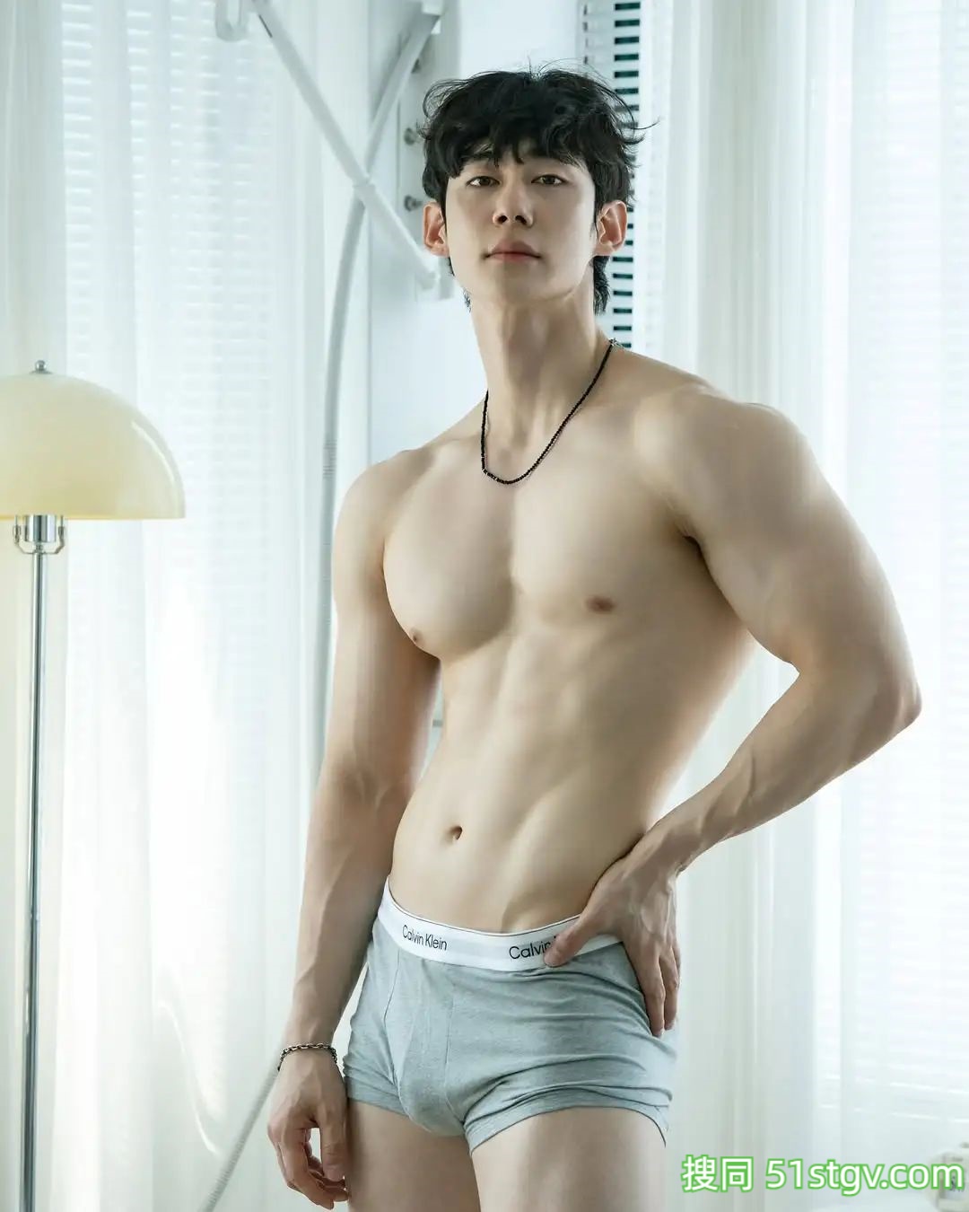 白嫩的肌肉男模，可狼可奶-51虹马