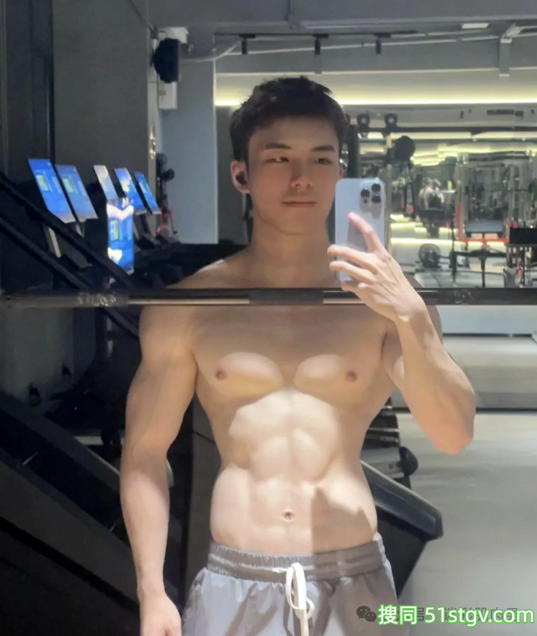 这白皮帅哥会是你的crush吗? - 51虹马 这白皮帅哥会是你的crush吗? - 51虹马