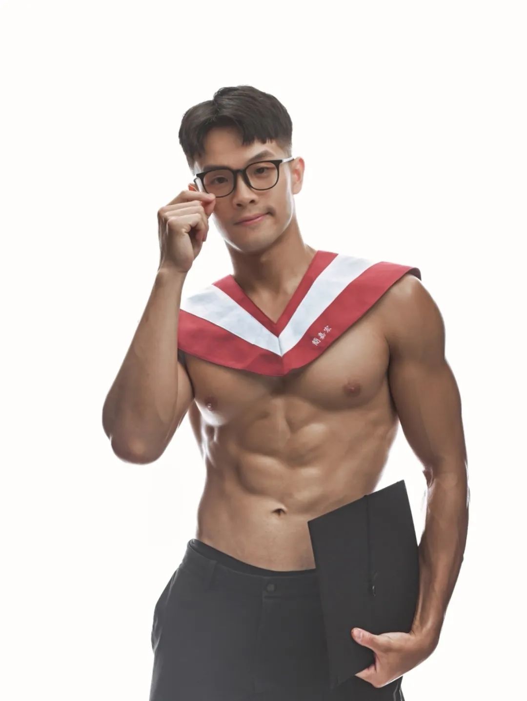 22岁台湾健身模特，炸裂南瓜肩拉丝胸大肌，这肉体谁扛得住？ - 51虹马