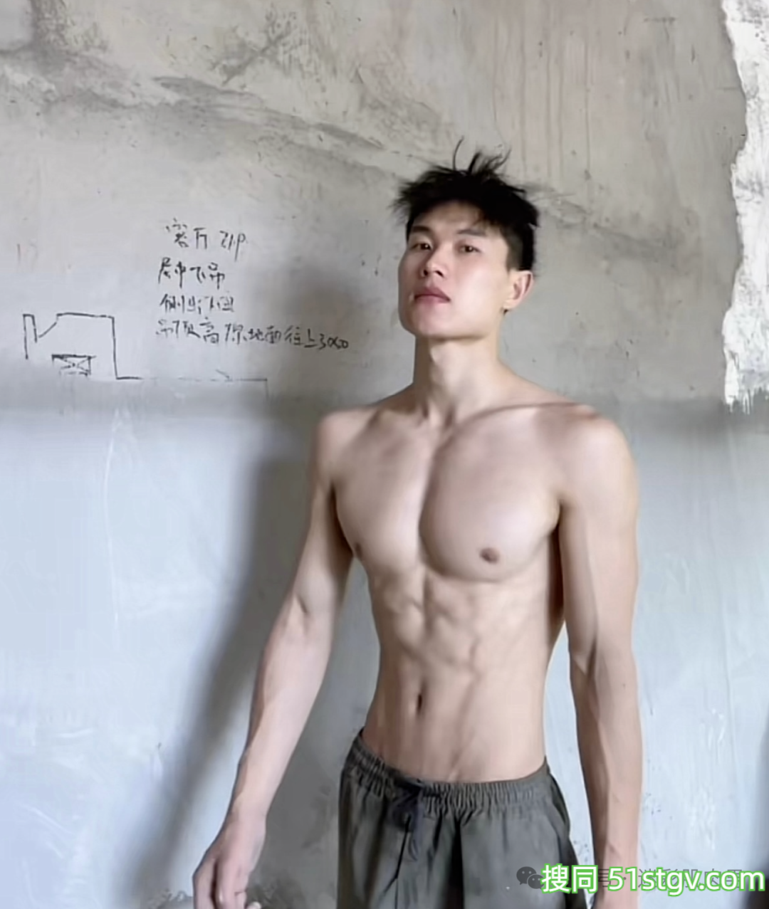 不穿衣服贴砖师傅! - 51虹马 不穿衣服贴砖师傅! - 51虹马